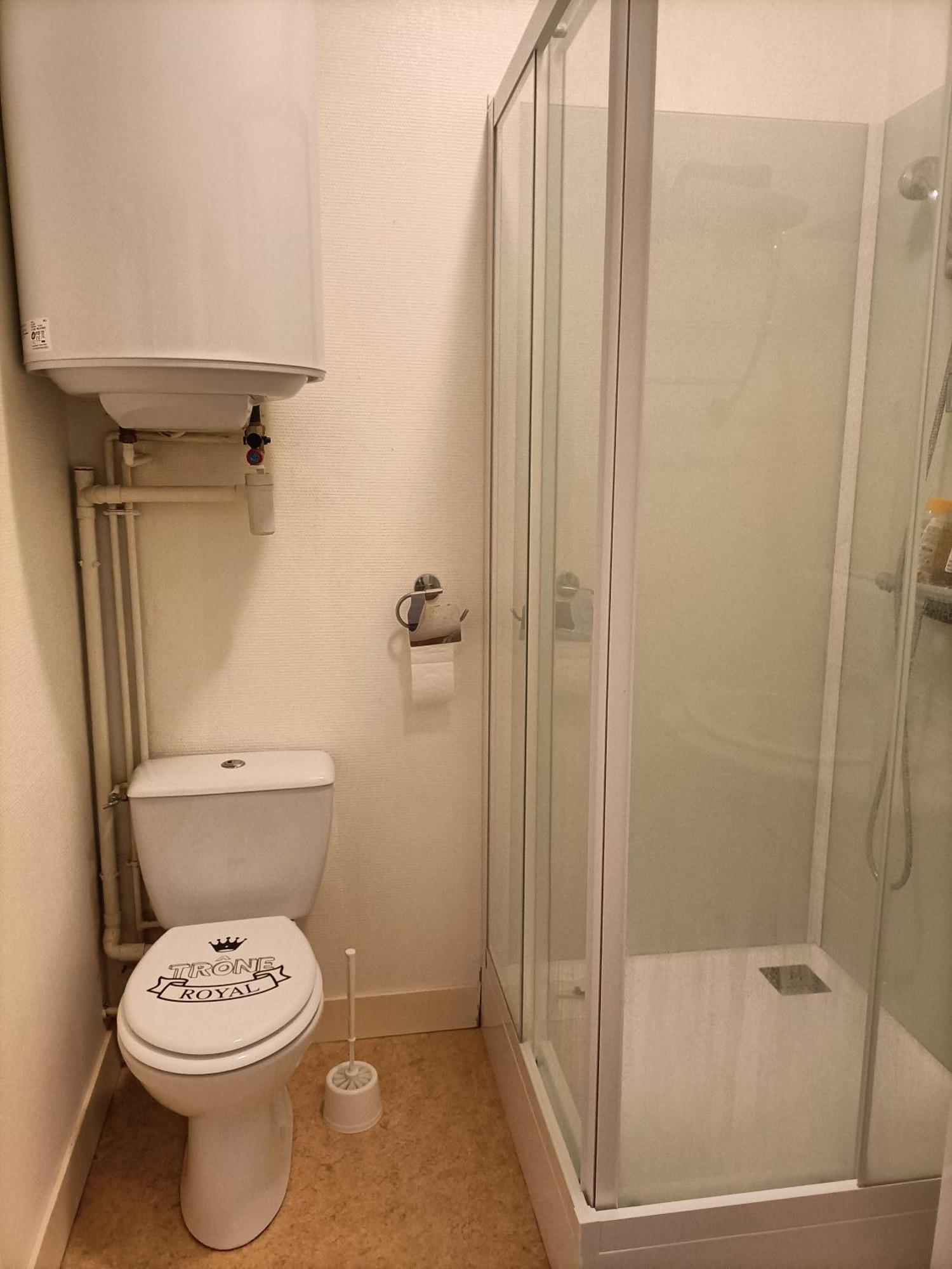 Le Cheval Blanc La Chartre Sur Le Loir Apartment Екстериор снимка